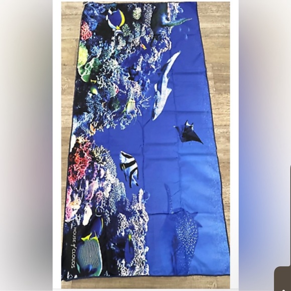 NWT House of Clouds Microfiber Beach Towels Quick Dry Sand Free Compact Towel - Picture 2 of 6